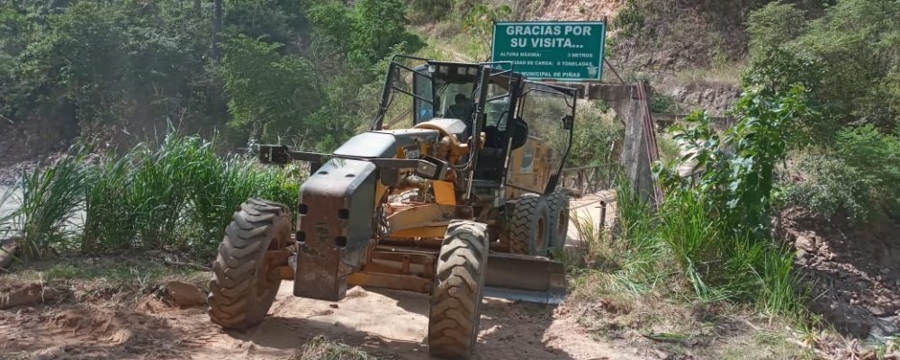 SEGUIMOS CON LOS TRABAJOS DE MEJORAMIENTO VIAL