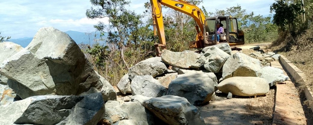 CONSTRUCCION DE MUROS DE ESCOLLERA EN DIFERENTES AREAS DE LA PARROQUIA CAPIRO